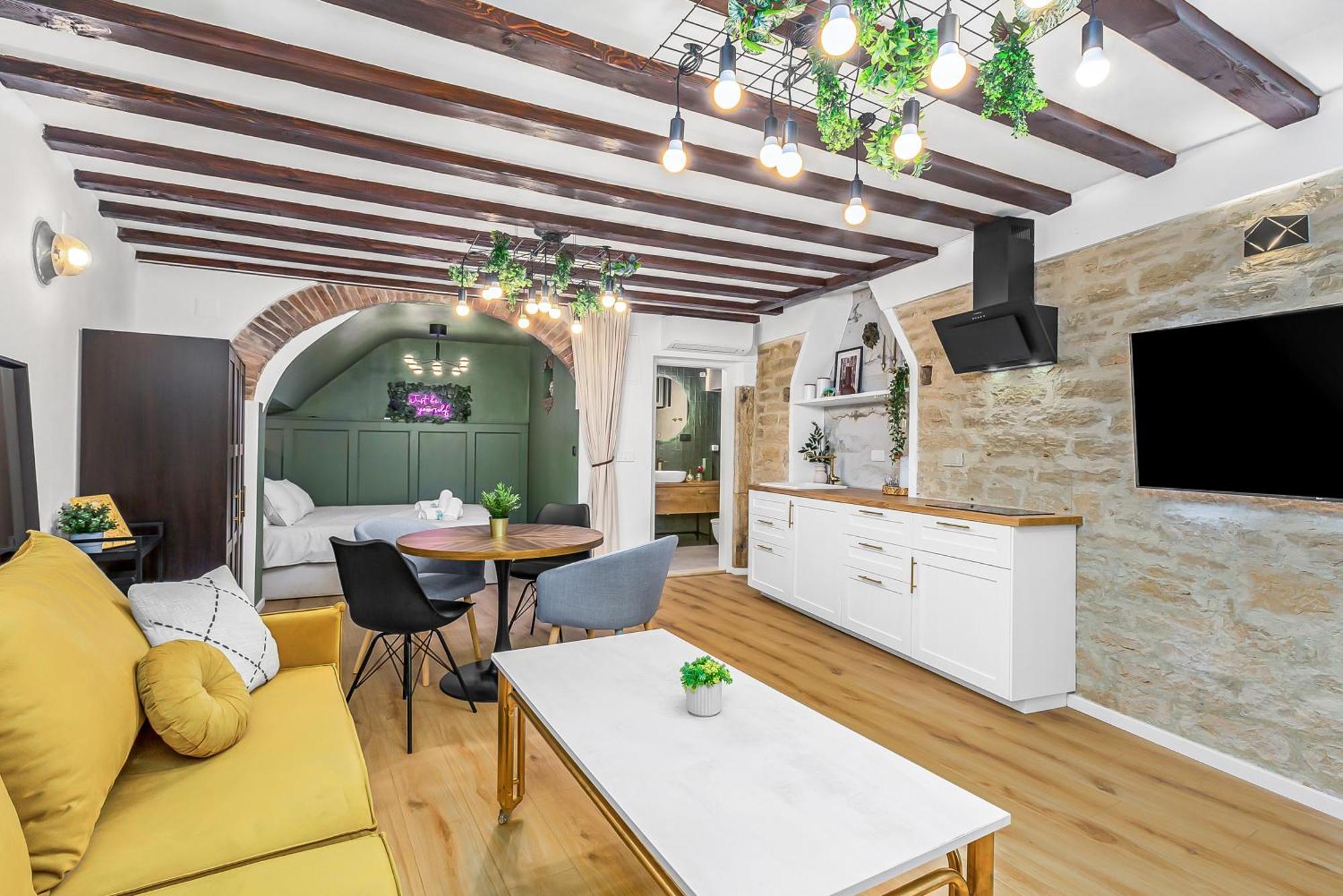 La Bestia Deluxe Studio Apartment Rovinj Bagian luar foto
